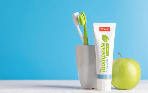 Ein Sauberes Und Erfrischendes Bild Mit Zahnpasta Und Zahnbürsten Die — Stockfoto