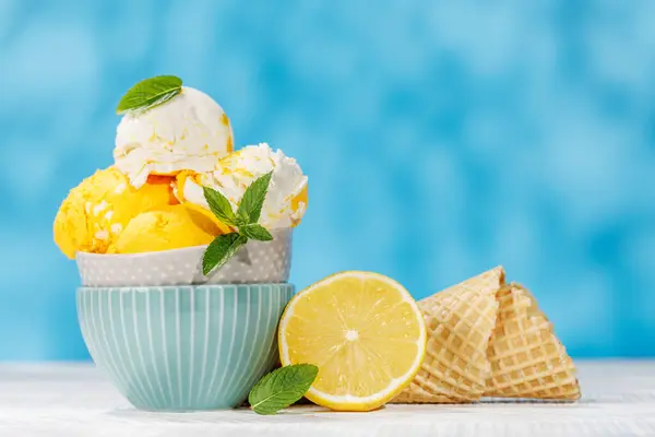 Refreshing Ice Cream Scoops Treats Hint Zesty Lemon Flavour Waffle — Stock Photo, Image