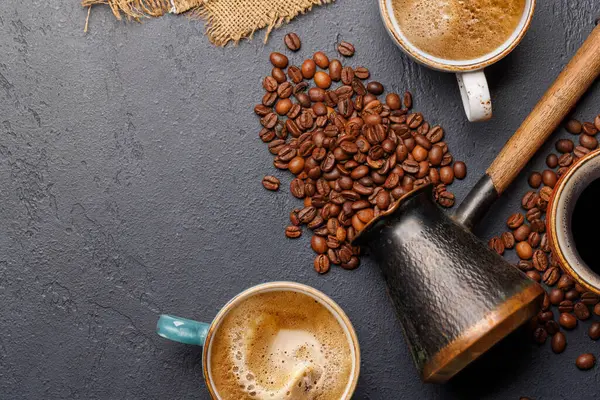 Pieczone Ziarna Kawy Kubek Kawy Espresso Leżał Płaski Przestrzenią Kopiowania — Zdjęcie stockowe