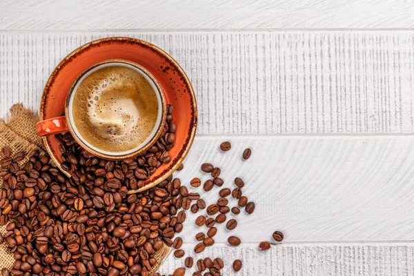 Rostade Kaffebönor Och Espressokopp Platt Liggplats Med Kopieringsutrymme — Stockfoto