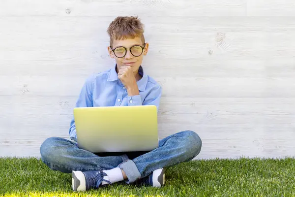 Boy Using Laptop Outdoors Education Entertainment Concept — Stock Photo, Image