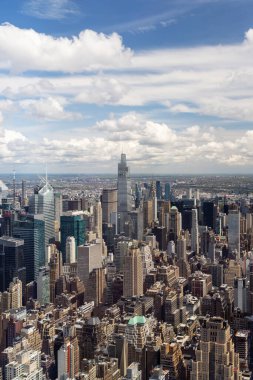 New York 'ta Manhattan silueti etkileyici mimari ve modern şehir manzarasını gözler önüne seriyor.