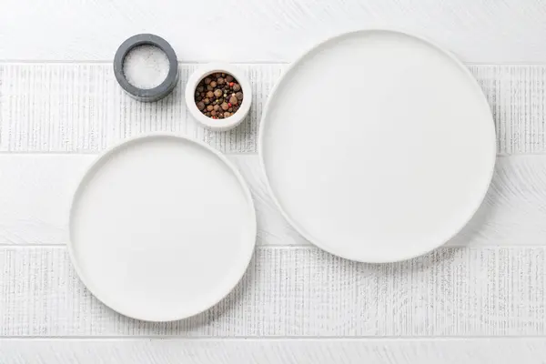 Empty Plates Wooden Table Overhead View Copy Space — Stock Photo, Image