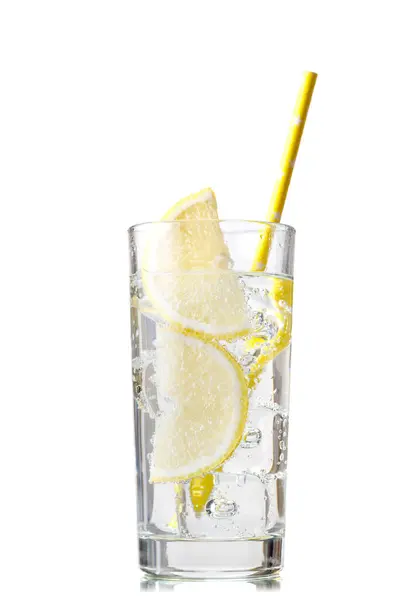 Gin Tonik Koktajl Lodem Szkle Izolowane Białym Tle Zdjęcie Stockowe