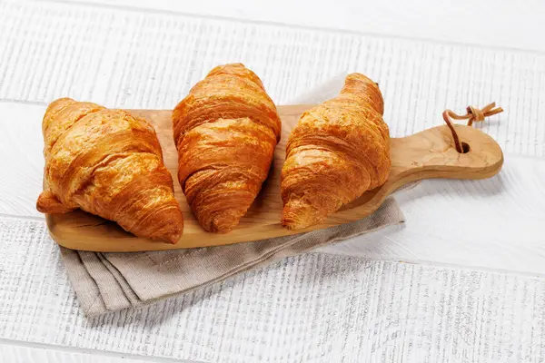 Croissants Frais Sur Planche Bois — Photo