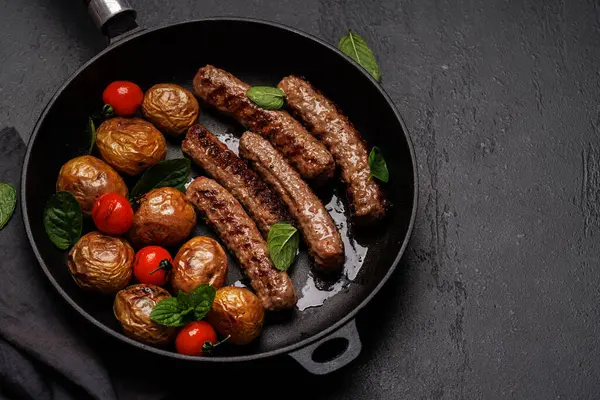 Delicious Grilled Sausages Potatoes Sizzling Frying Pan Copy Space — Stock Photo, Image
