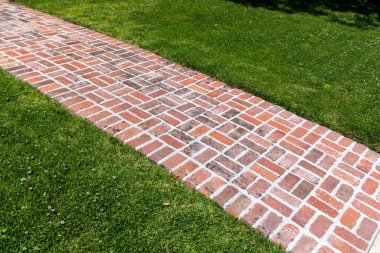 Tuğla bir patikanın dokusu ve ayrıntıları. Duvar kağıdı ya da taş zemin