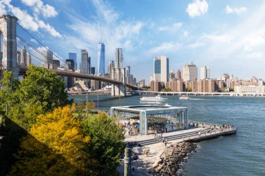 Brooklyn 'den Doğu Nehri' ne kadar uzanan Iconic New York silueti