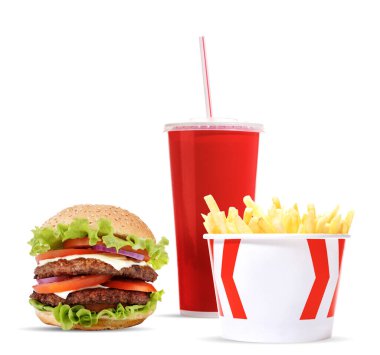 Klasik bir kola, patates kızartması ve beyaz arka planda izole edilmiş hamburger. Fast food promosyonları ve ürün sunumları için ideal.