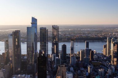 New York City silueti. Manhattan günbatımı gökdelenleri manzarası