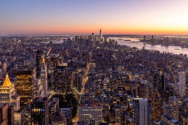 New York City silueti. Manhattan günbatımı gökdelenleri manzarası