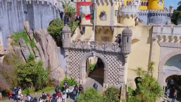 Sintra Португалія Квітня 2022 Непізнані Люди Які Відвідують Знаменитий Палац — стокове відео