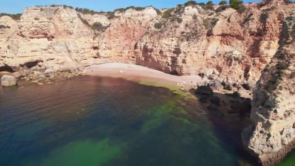 Hermosa Playa Praia Mesquita Región Del Algarve Portugal Lento Revelando — Vídeos de Stock