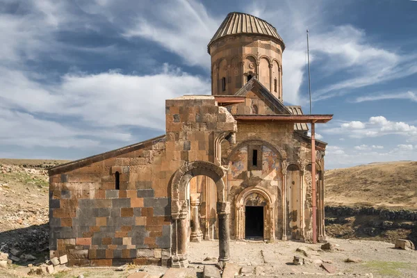 アルメニアとの国境に位置するトルコのアナトリア東部 カルス州に位置するユネスコの世界遺産に登録されている古代アルメニアの都市アニにおけるティグアン オネント教会の遺跡 ロイヤリティフリーのストック画像