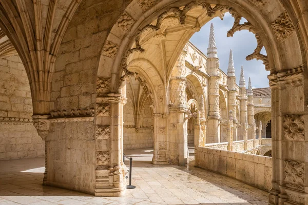 Beautiful Reticulated Vaulting Courtyard Cloisters Hieronymites Monastery Mosteiro Dos Jeronimos — Stok fotoğraf