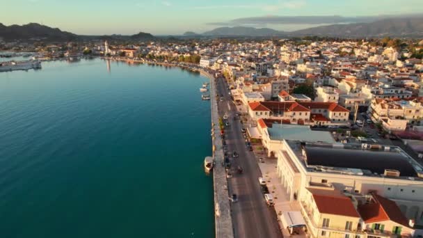 从空中俯瞰希腊爱奥尼亚岛Cefalonia岛首府Argostoli市海滨 希腊Kefalonia岛上的Argostolion镇城市景观 空中前轮 — 图库视频影像