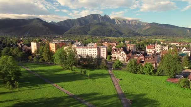Vue Aérienne Par Drone Ville Zakopane Avec Chaîne Montagnes Tatra — Video