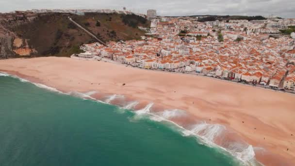 Pitoresca Cidade Costeira Portuguesa Nazare Portugal Edifícios Históricos Longo Longa — Vídeo de Stock