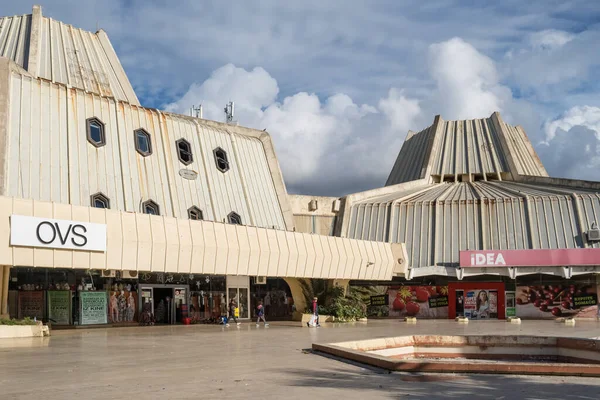 黑山巴尔 2022年11月17日 位于黑山巴尔的南斯拉夫时期百货商店的现代化建筑 — 图库照片