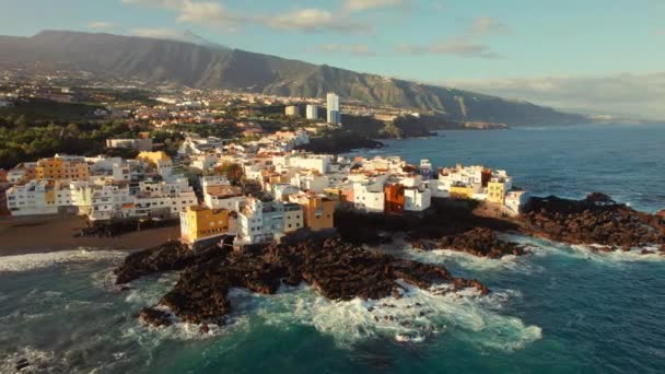 Letecký Pohled Krásné Barevné Oceánské Město Punta Bravo Při Východu — Stock video