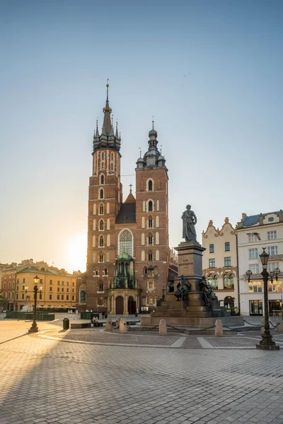Basílica Saint Marys Estátua Adam Mickiewicz Praça Principal Mercado Nascer — Fotografia de Stock