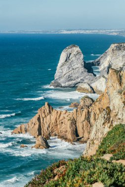 Cabo da Roca, Portekiz. Atlantik Okyanusu üzerindeki uçurumlar, Portekiz ve Avrupa kıtasının en batı sınırı..