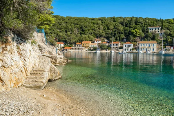 그리스의 이타카 아름다운 키오니 의작은 이타키 키오니 마을의 해변에 풍경을 — 스톡 사진