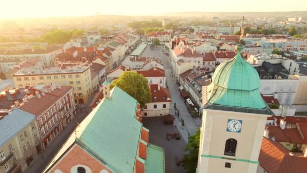 Widok Lotu Ptaka Stare Miasto Rzeszów Wschodzie Słońca Polska Dzwonnica — Wideo stockowe
