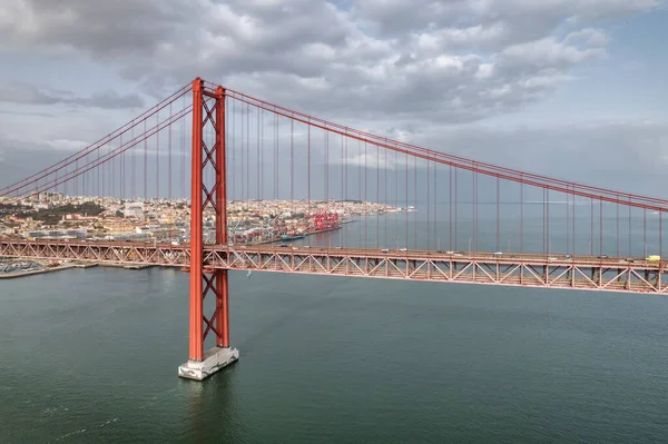 Αεροφωτογραφία Της Γέφυρας Abril Στη Λισαβόνα Της Πορτογαλίας Γέφυρα Συνδέει — Φωτογραφία Αρχείου