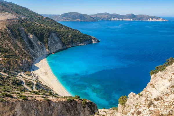 希腊爱奥尼亚海Kefalonia岛上著名的Myrtos海滩头像 Cephalonia希腊岛上的Myrtos海滩和绿松石海水 — 图库照片