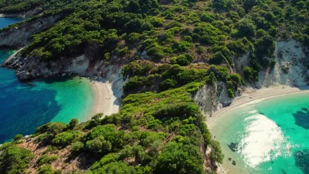 Vista Aérea Hermosa Península Color Turquesa Mar Jónico Cerca Playa — Vídeos de Stock