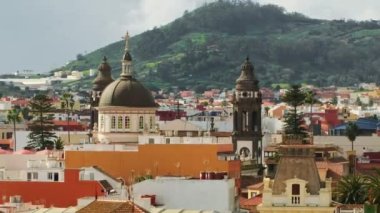 San Cristobal de la laguna şehri Tenerife, Kanarya Adaları, İspanya. Yavaşça uzaklaşıyor. Tarihi Katedral de San Cristobal de La Laguna