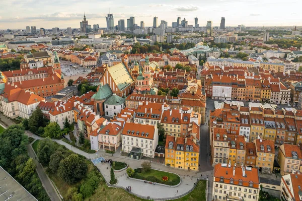 Warsaw Old Town Modern Skyscrapers Sunset Poland Aerial Revealing Shot — 图库照片