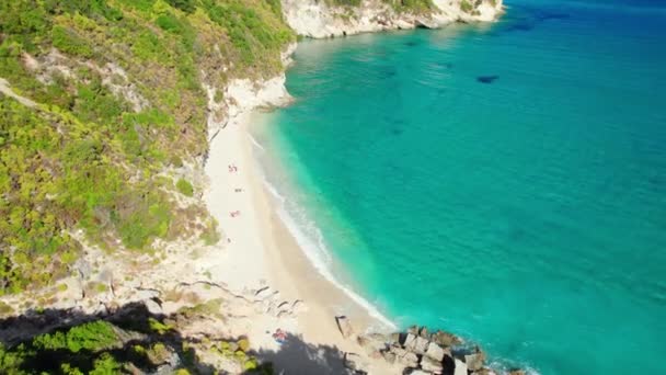 希腊爱奥尼亚海Zakynthos岛上美丽的Pelagaki沙滩 Zante希腊岛上阳光明媚的小Pelagaki海滩的空中景观 无人轨道中弹 — 图库视频影像