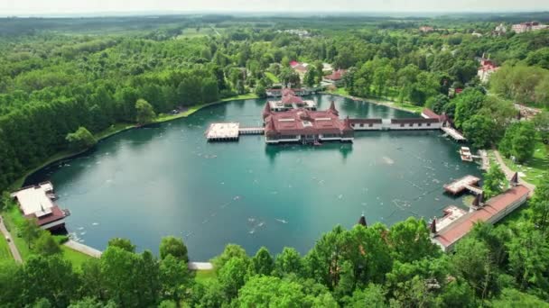 Lago Termal Heviz Hungría Vista Aérea Hermoso Lago Con Agua — Vídeo de stock