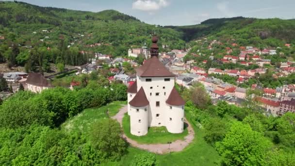 Αεροφωτογραφία Του Νέου Κάστρου Στην Banska Stiavnica Σλοβακία Banska Stiavnica — Αρχείο Βίντεο
