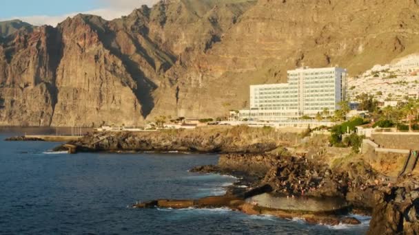 Vista Pôr Sol Dos Los Gigantes Ilha Tenerife Espanha Piscina — Vídeo de Stock