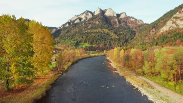 Luftaufnahme Des Berges Trzy Korony Pieniny Polen Herbst Der Wunderschöne — Stockvideo