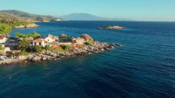 Pikturesk Mikro Nisi Landsby Ved Solnedgang Zakynthos Hellas Europa Flybilde – stockvideo