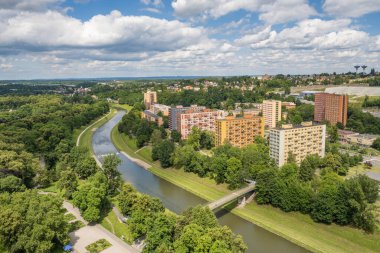 Yazın Ostrava şehri Çek Cumhuriyeti 'nin Ostrava Nova Radnice belediye binasından görüldü..