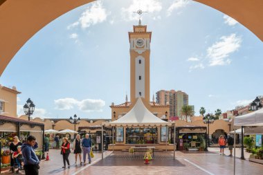 Santa Cruz, Tenerife - 24 Ocak 2023: El Mercado Nuestra Senora de Africa veya Bayan Afrika Pazarı, Santa Cruz de Tenerife Belediye gıda pazarı