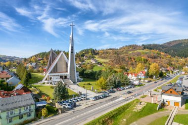 Kroscienko nad Dunajcem village in Beskid Mountains in autumn, Lesser Poland Voivodeship , Poland. clipart