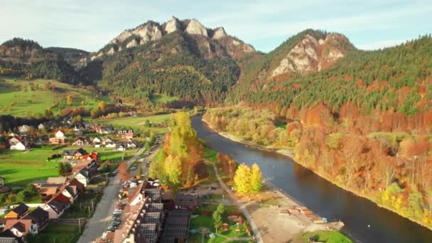Sonbaharda Polonya Nın Pieniny Kentindeki Trzy Korony Dağının Hava Manzarası — Stok video