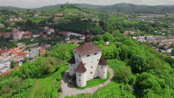 Αεροφωτογραφία Του Νέου Κάστρου Στην Banska Stiavnica Σλοβακία Banska Stiavnica — Αρχείο Βίντεο