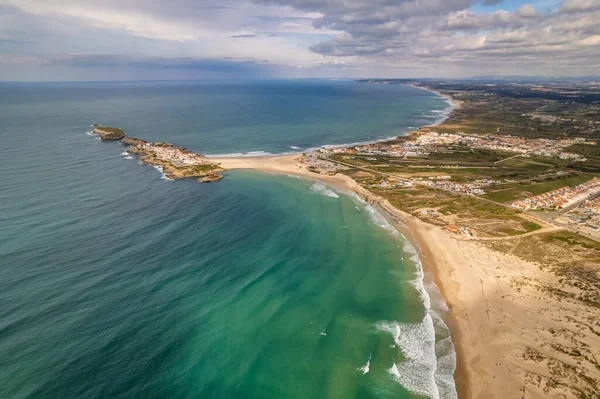 葡萄牙西海岸Peniche镇附近的Baleal半岛的空中景观 葡萄牙的巴莱尔岛 日落时拥有难以置信的海滩 葡萄牙旅行和冲浪目的地 — 图库照片