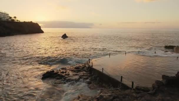 Hermosas Piscinas Naturales Los Gigantes Atardecer Tenerife Islas Canarias España — Vídeo de stock