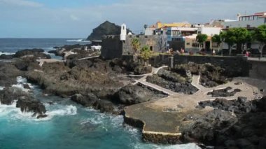 San Miguel Kalesi, Garachico, Tenerife, Kanarya Adaları, İspanya. 16. yüzyılda inşa edilen tarihi kale, bir zamanlar önemli bir liman olan kenti korsan saldırılarına karşı korumak için inşa edildi. Hala vurulmuş.