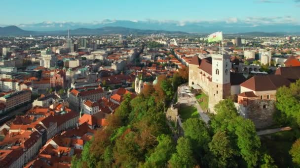 Luchtfoto Van Oude Binnenstad Van Ljubljana Slovenië Ljubljana Kasteel Historische — Stockvideo