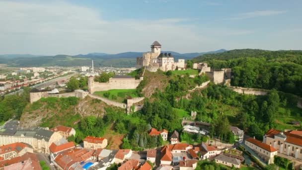 Luftaufnahme Der Burg Trencin Der Slowakei Mittelalterliche Burg Waag Und — Stockvideo