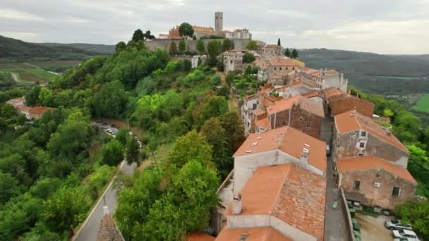 Αεροφωτογραφία Της Γραφικής Ιστορικής Πόλης Μοτοβούν Περιοχή Ίστρια Κροατία Μεσαιωνικό — Αρχείο Βίντεο